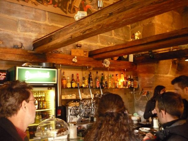 Cafe bar Wanderer Nürnberg šrumec v kavárně
